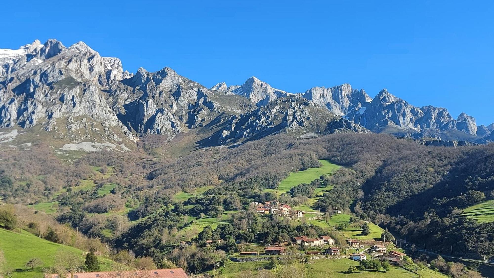 Apartamentos Rurales Los Picos De Redo Camaleño Екстериор снимка