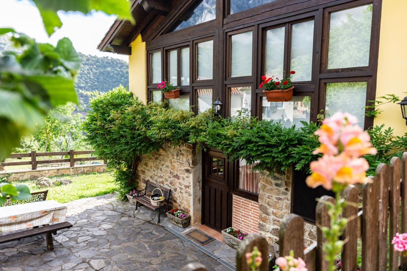 Apartamentos Rurales Los Picos De Redo Camaleño Екстериор снимка