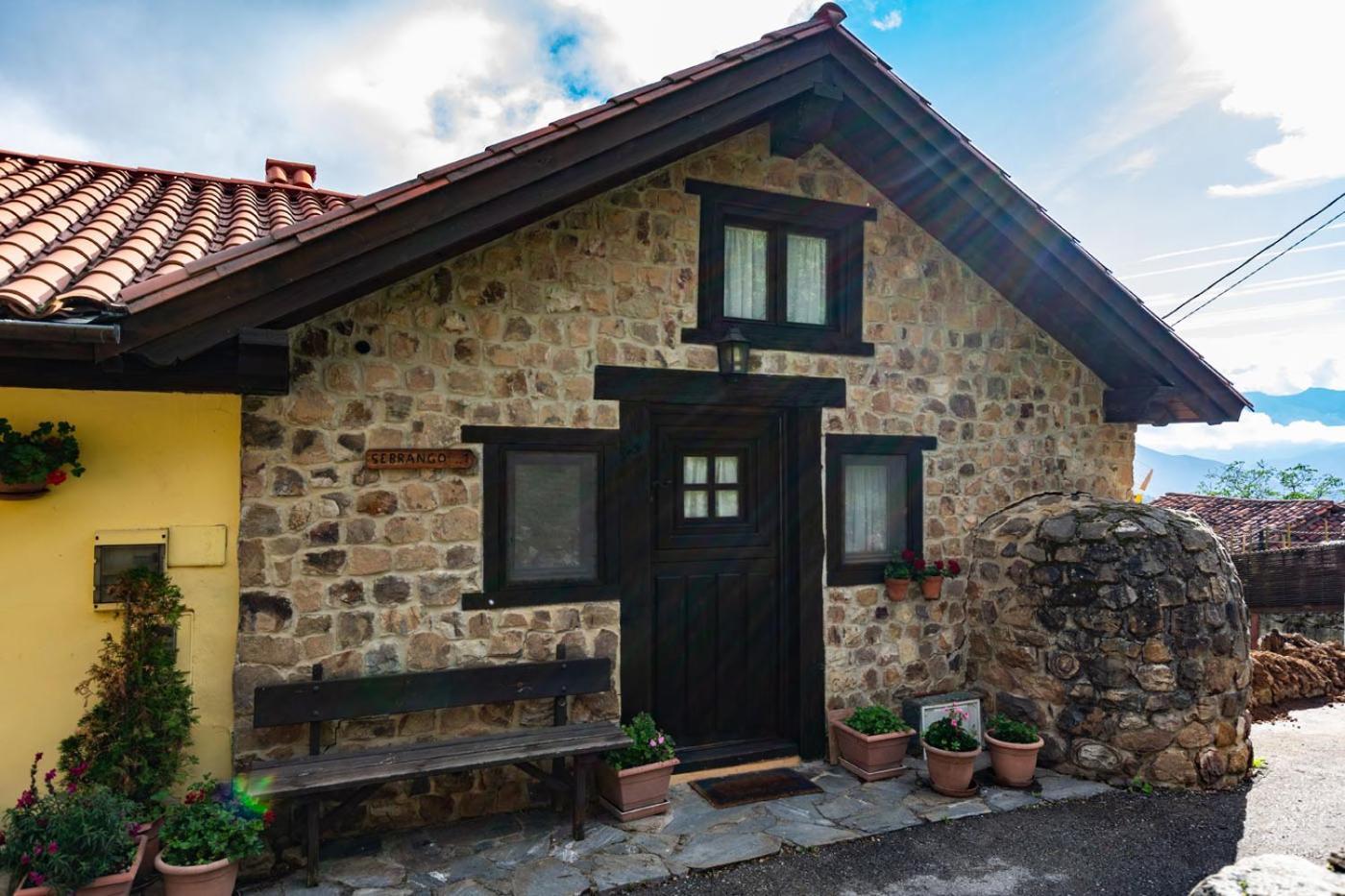 Apartamentos Rurales Los Picos De Redo Camaleño Екстериор снимка
